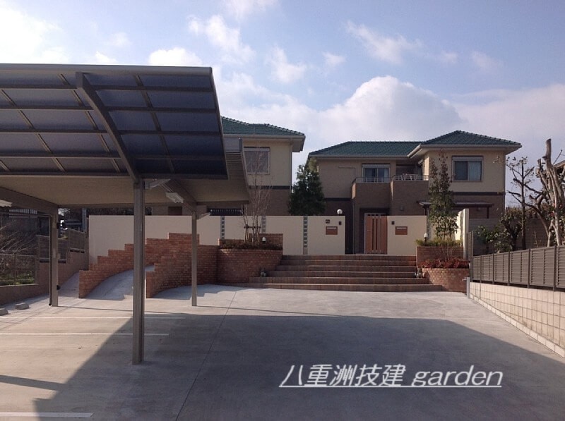新築二世帯住宅 リゾート風の広い外構 北九州市小倉南区外構工事©八重洲技建