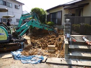 ６月２２日（水）駐車場新設工事の掘削・岩盤処理　北九州市小倉北区